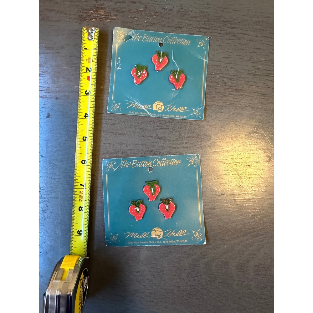Mill Hill The Button Collection Strawberry Ceramic Buttons 2 Packs Vintage 1993